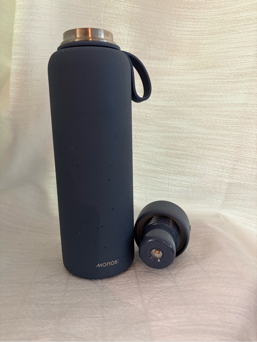 Monos Kiyo UV Cleaning Navy Insulated Water Bottle with Carry Loop - Picture 2 of 11